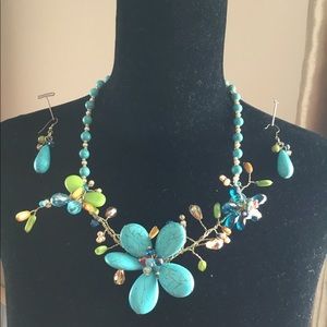 Flowery necklace & earring with turquoise accent